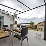 Castello Apartman *