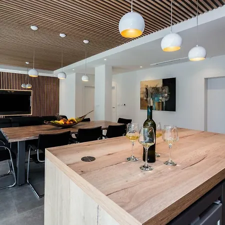 Castello Apartment *
